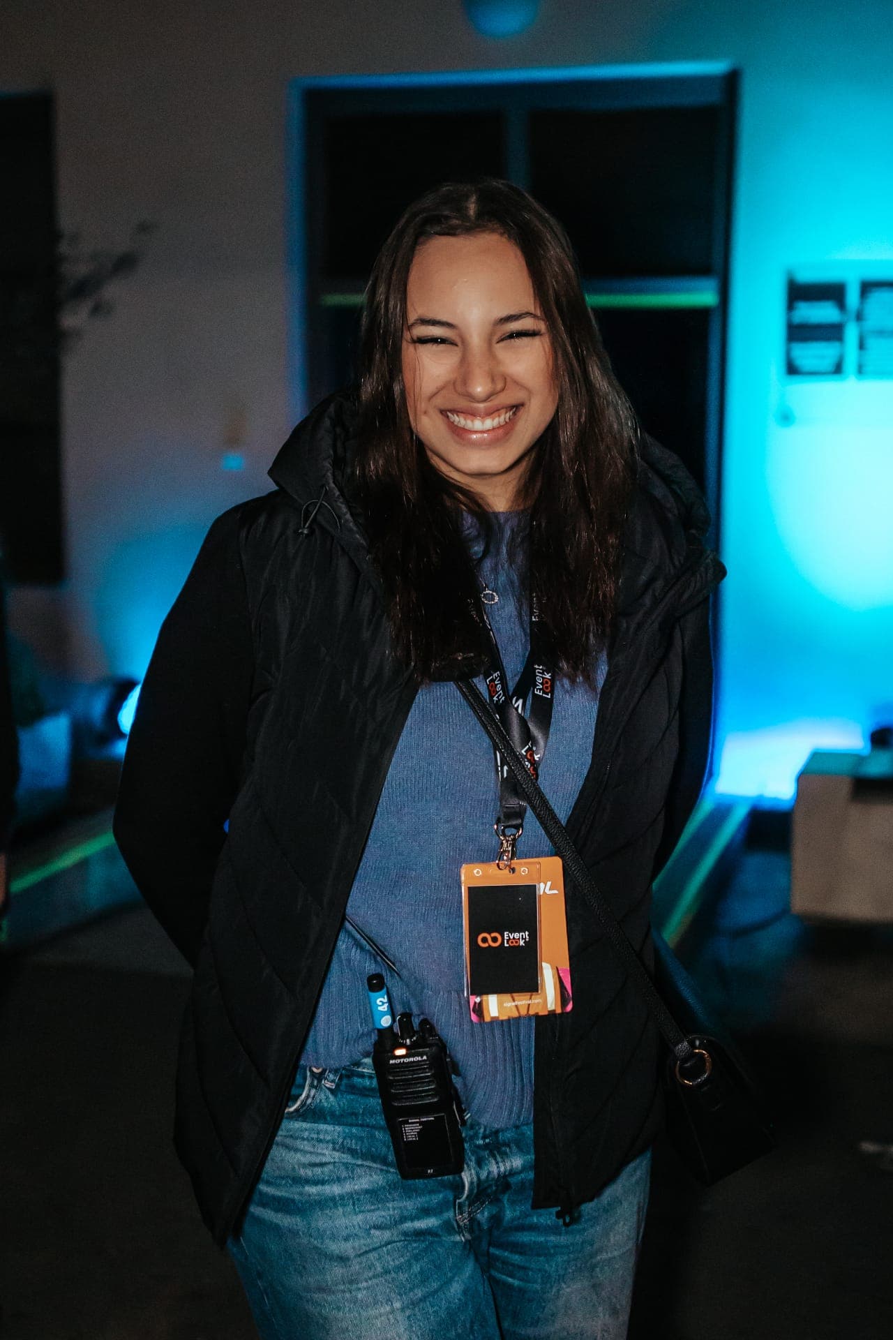 Koordinátorka Crewmate s visačkou na SIGNAL Festivalu